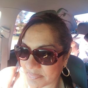 Meet your Posher, Gloria